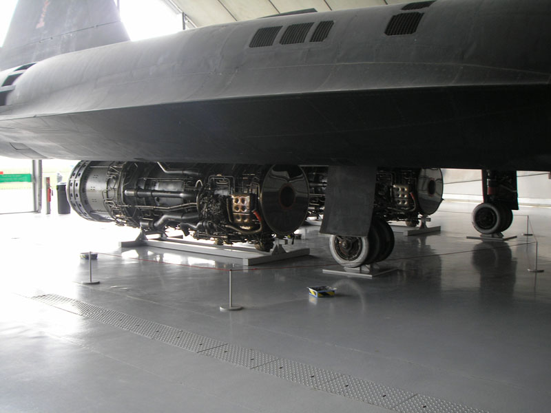 Illustration for article titled Fascinating photos reveal how they built the SR-71 Blackbird